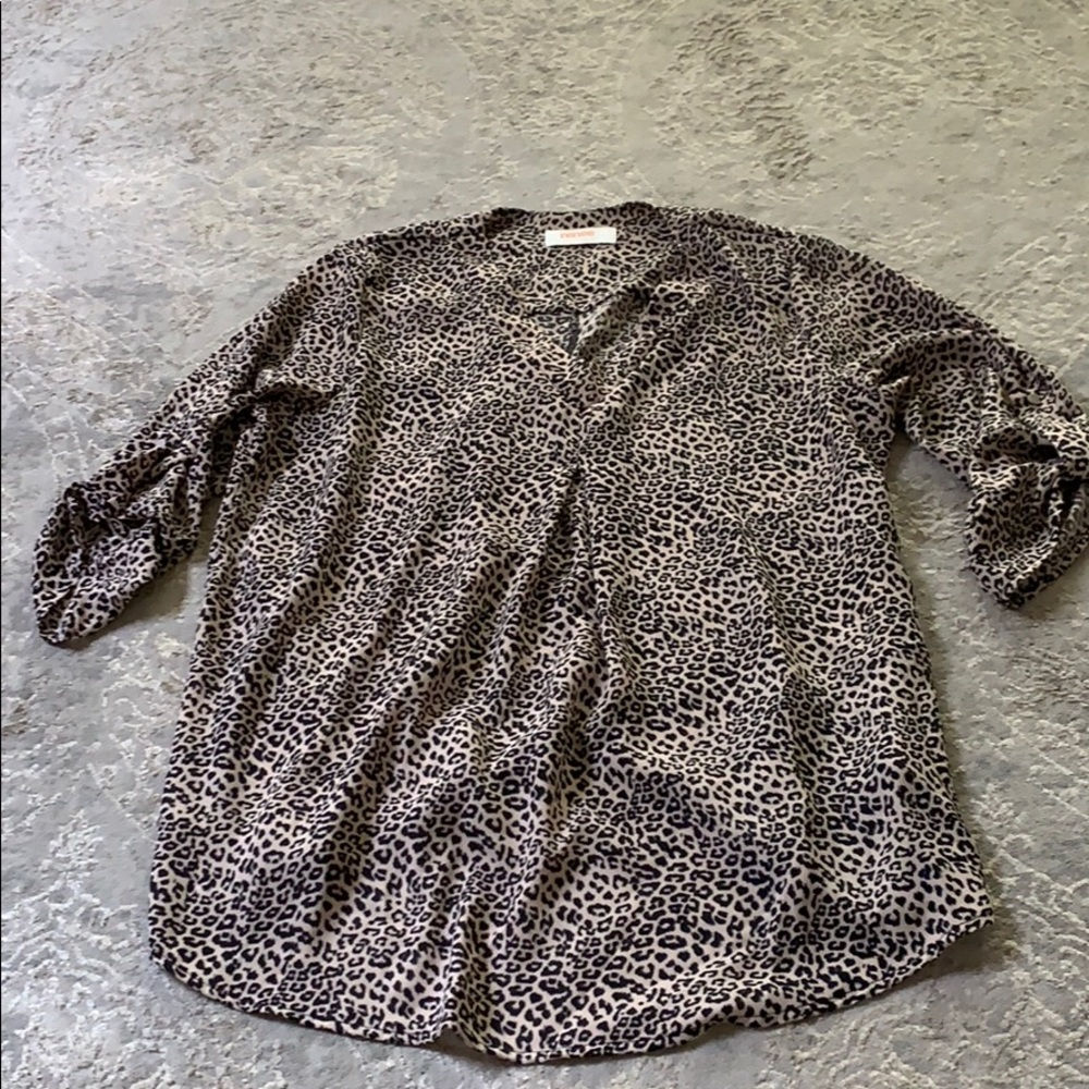 Adorable leopard top!